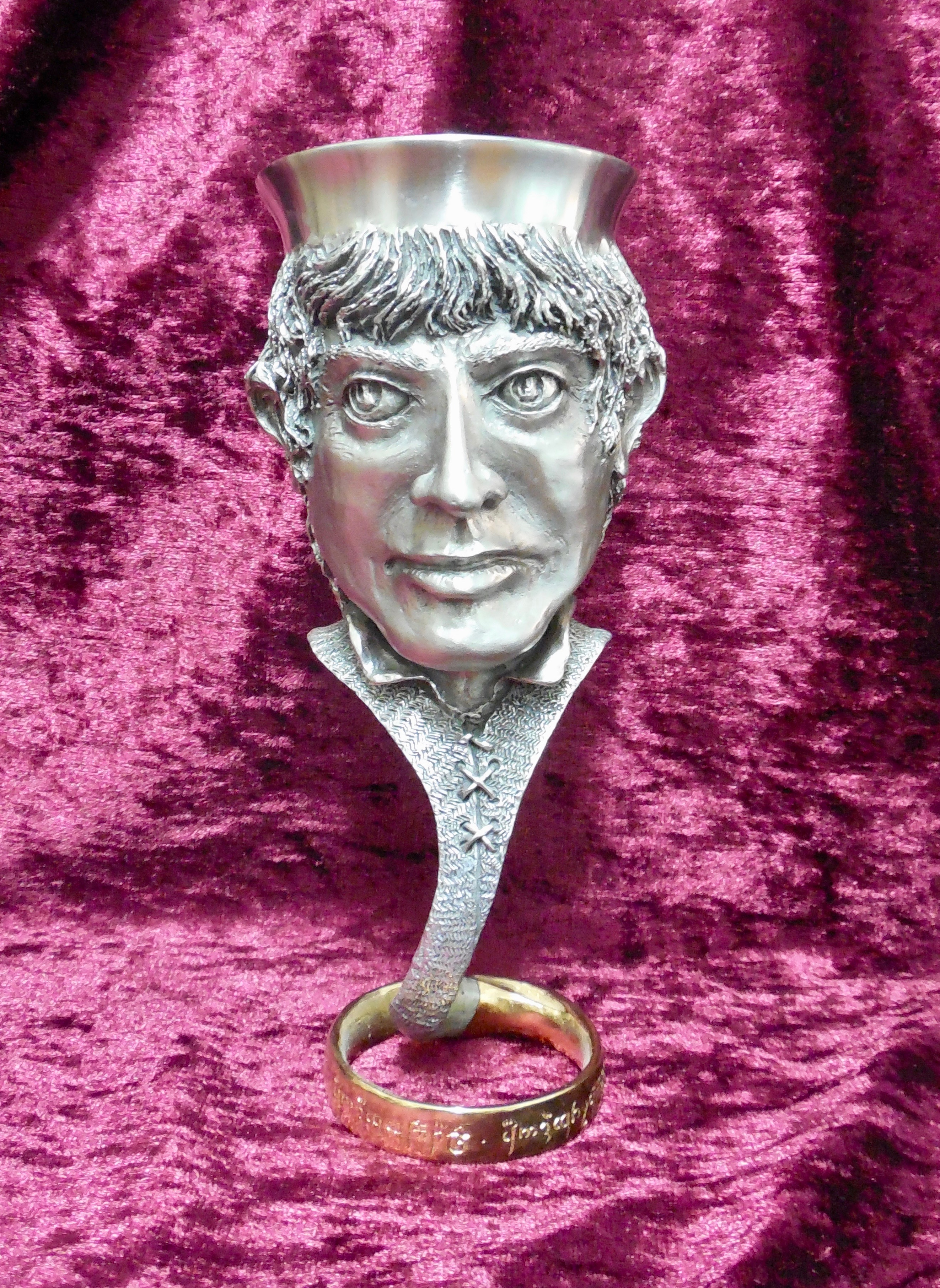 instinct tij jas LOTR Frodo & The Ring Pewter Goblet - Gifts & Collectibles » Lord of the Rings  Collectibles - The Days of Knights