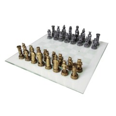 12245 Cats Vs Dogs Chess Set